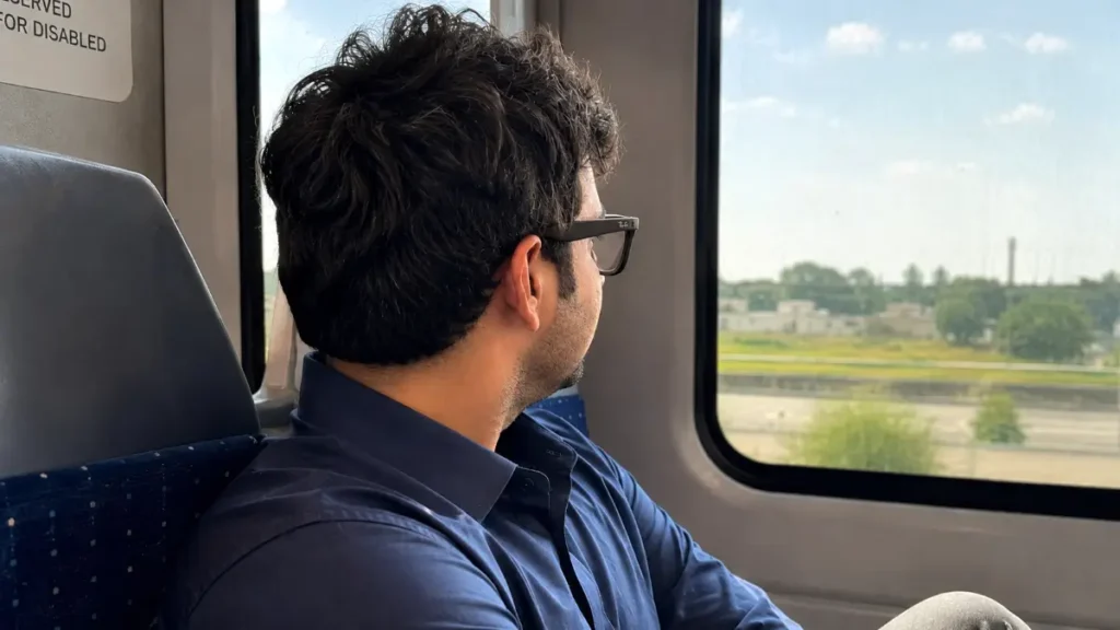 Testing the battery life of the Meta Ray-Ban smart glasses during a daily commute.