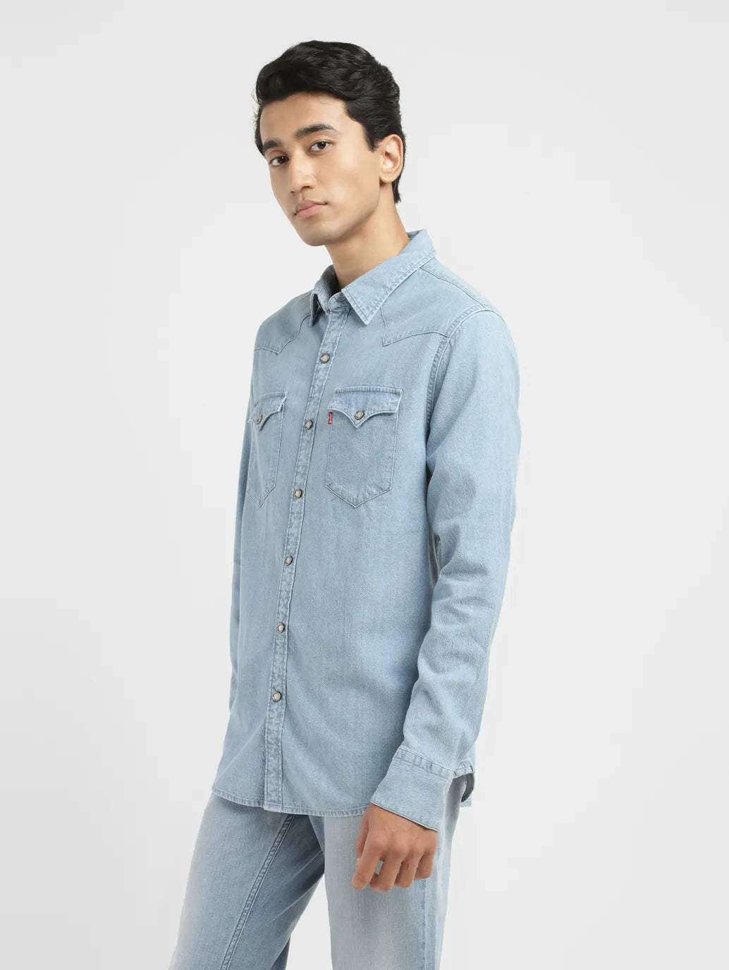 Levi’s Men Solid Slim Fit Shirt