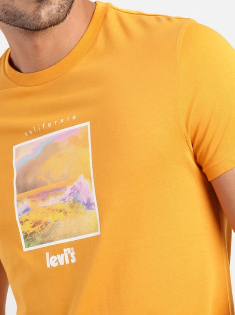 Levi's Bulbine Yellow Pure Cotton Regular Fit Printed T-Shirt