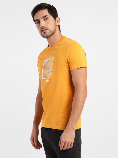 Levi's Bulbine Yellow Pure Cotton Regular Fit Printed T-Shirt