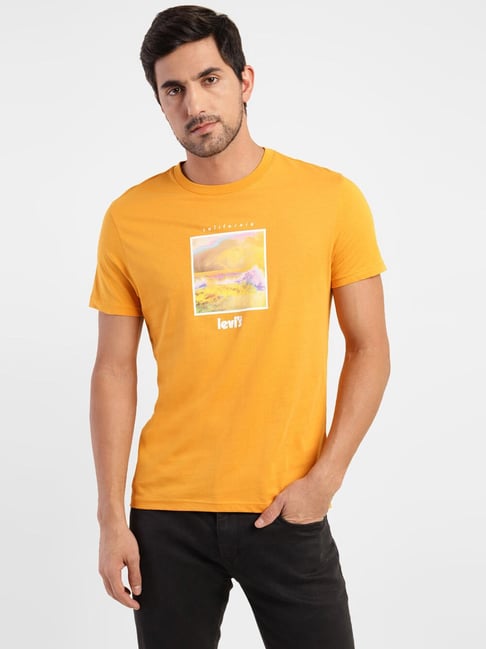 Levi's Bulbine Yellow Pure Cotton Regular Fit Printed T-Shirt