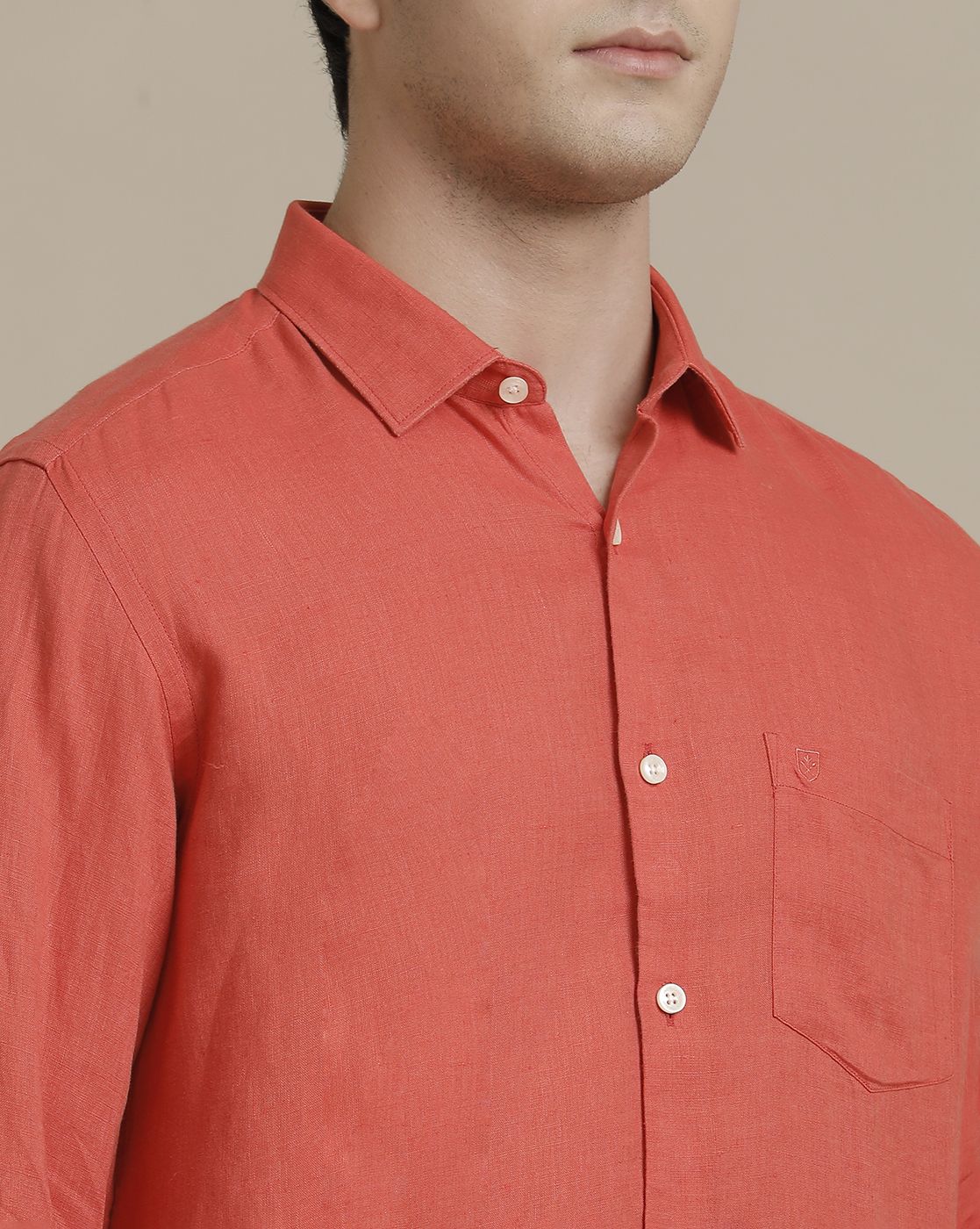 Men's Pure Linen Red Solid Contemporary Fit Full Sleeve Sleeve Casual Shirt