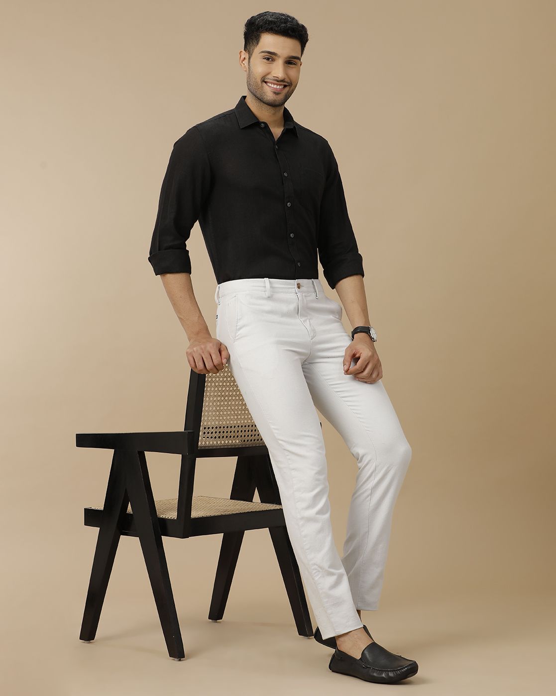 Men's Pure Linen Black Solid Contemporary Fit Full Sleeve Sleeve Casual Shirt