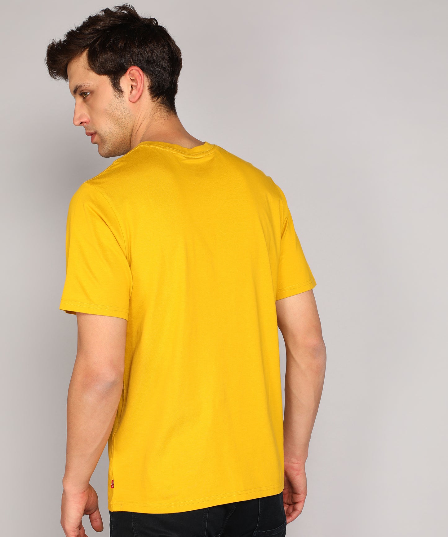 Levi’s Men Printed Crew Neck Pure Cotton Yellow T-Shirt