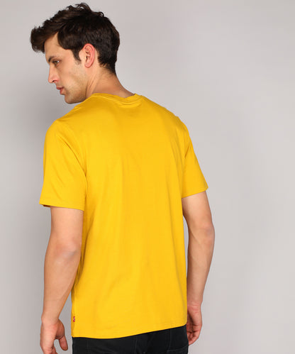 Levi’s Men Printed Crew Neck Pure Cotton Yellow T-Shirt