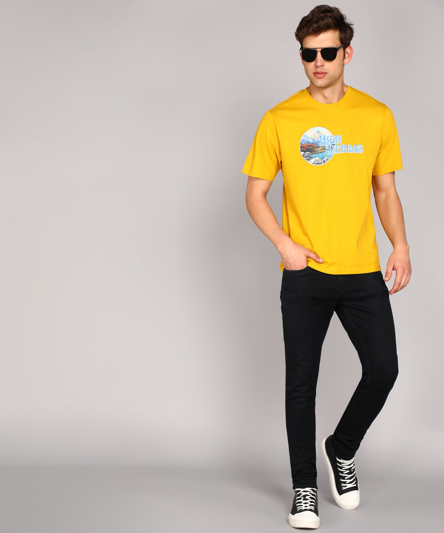 Levi’s Men Printed Crew Neck Pure Cotton Yellow T-Shirt